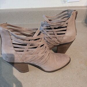 Taupe grey heels!